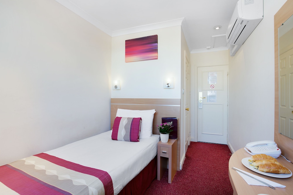 Queens Park Hotel 24/60