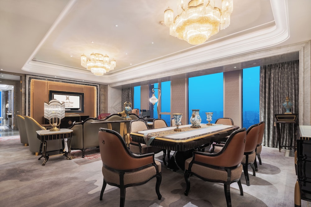 Wanda Reign Chengdu 33/45