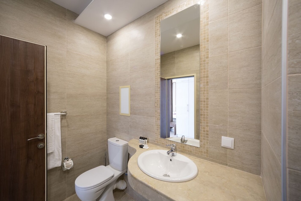 غرفة قياسية بسرير كينج بإطلالة على المدينة، B1 Boutique Hotel Sofia 6/7