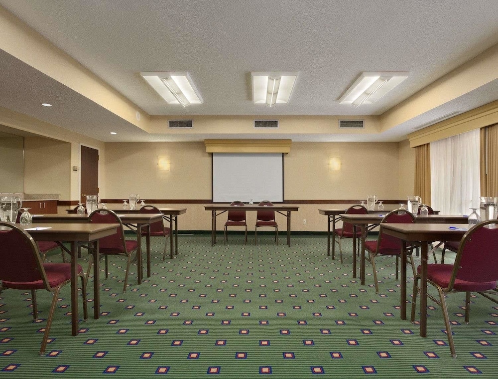 Baymont By Wyndham Columbia Northwest 38/42