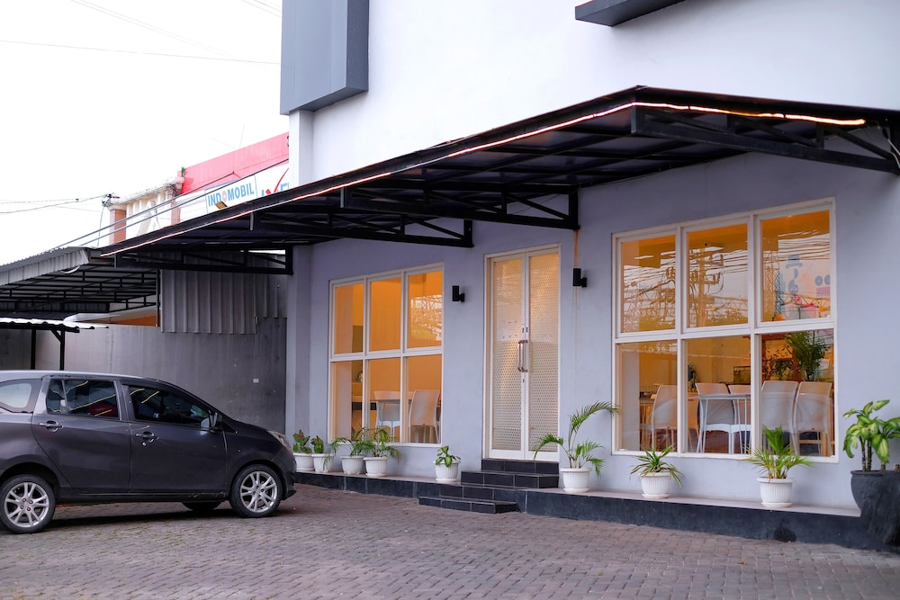De La Charis Hotel by Waringin Hospitality 50/55