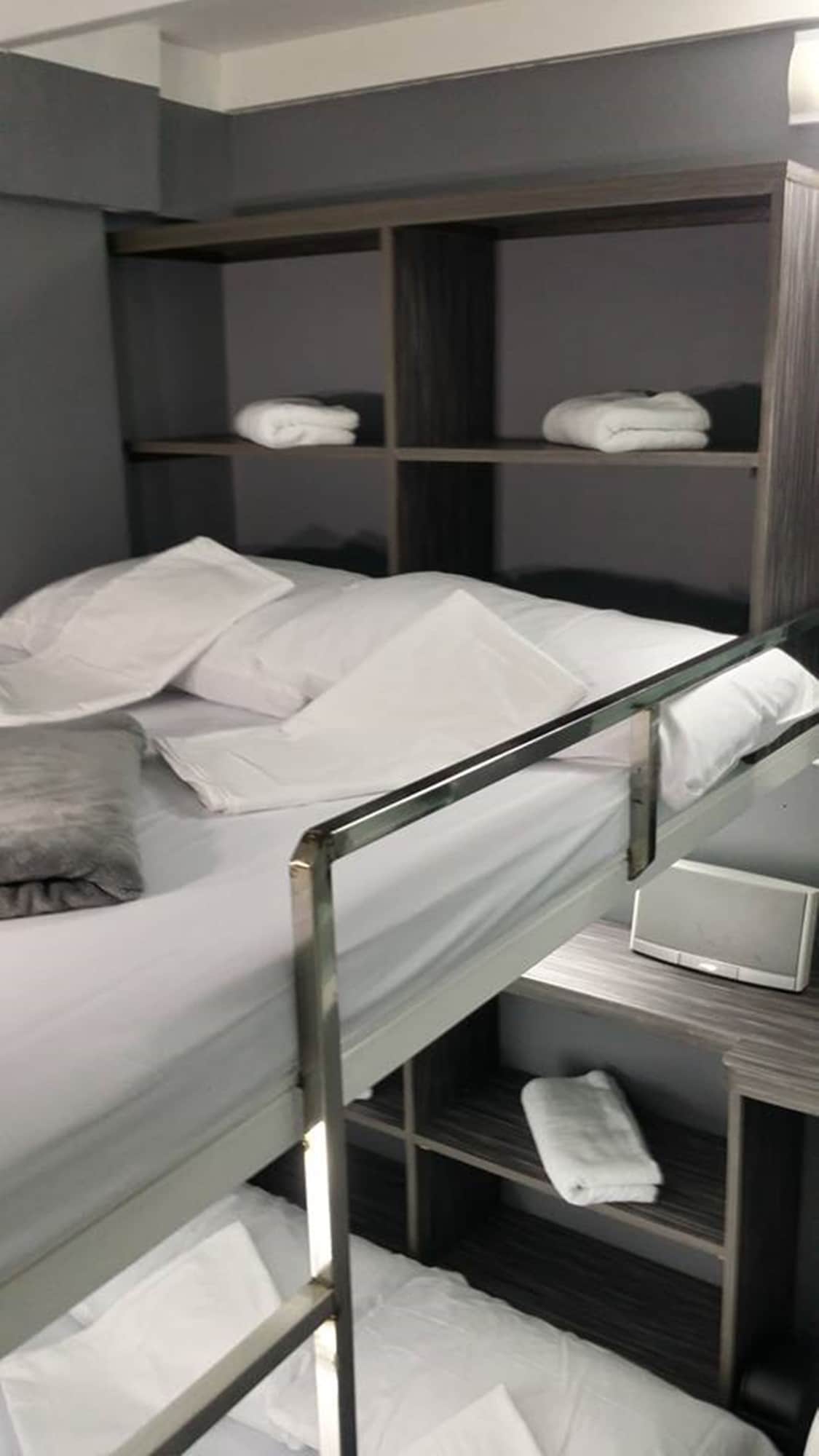 ROOM, QUADRUPLE, SHARED BATHROOM