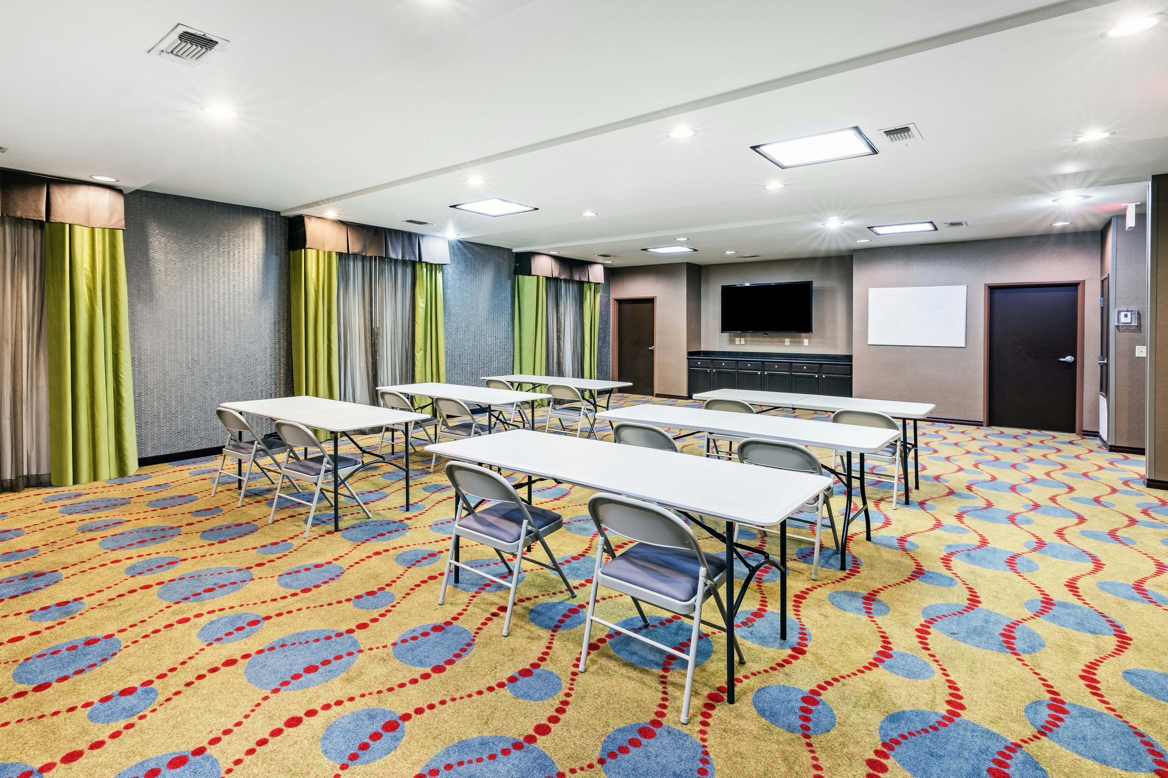 Holiday Inn Express Suites Floresville 53/58