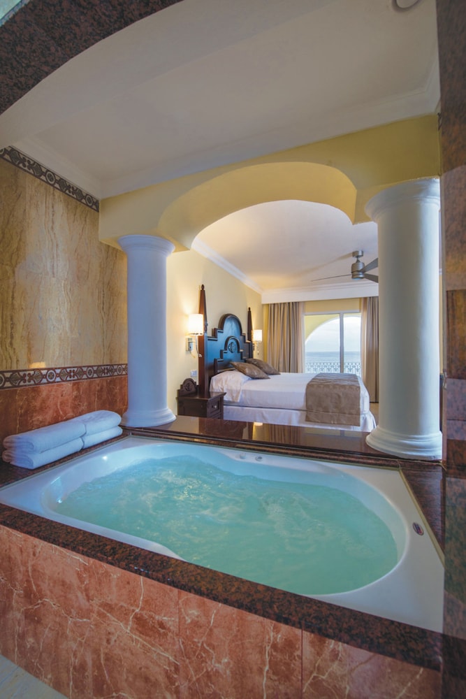 swimming pool spa