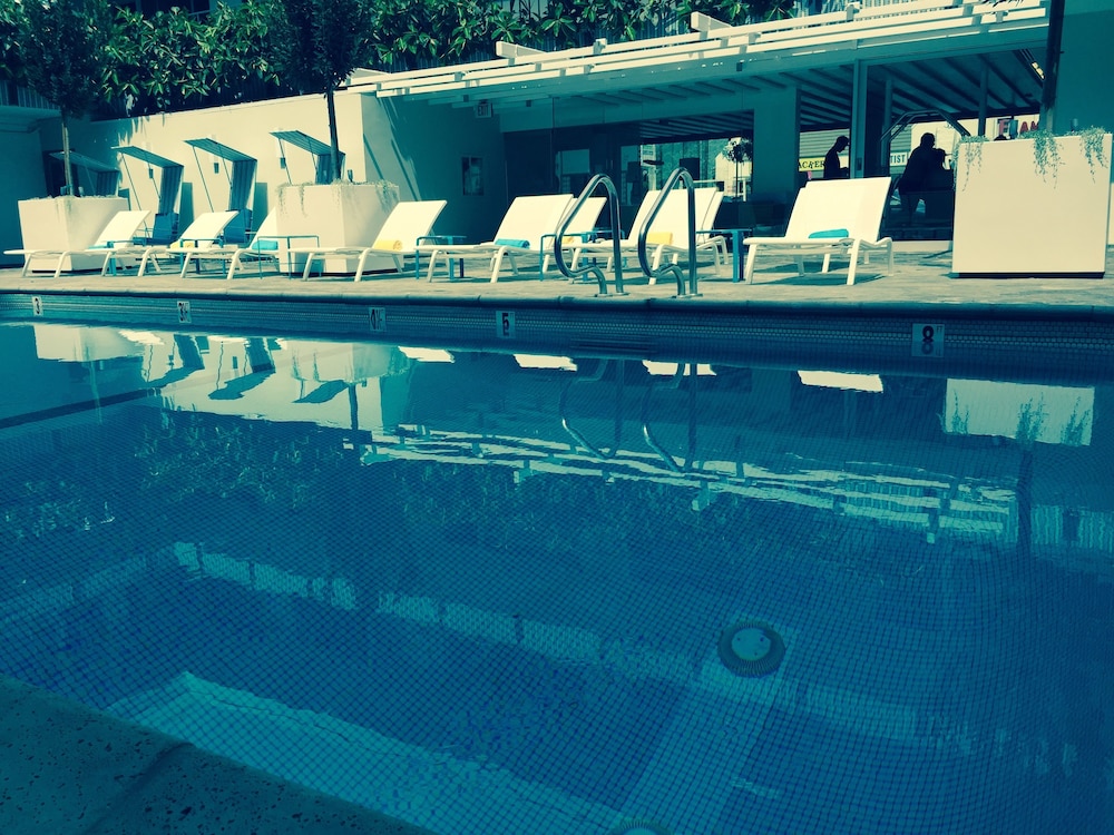 Beverly Laurel Hotel 66/69
