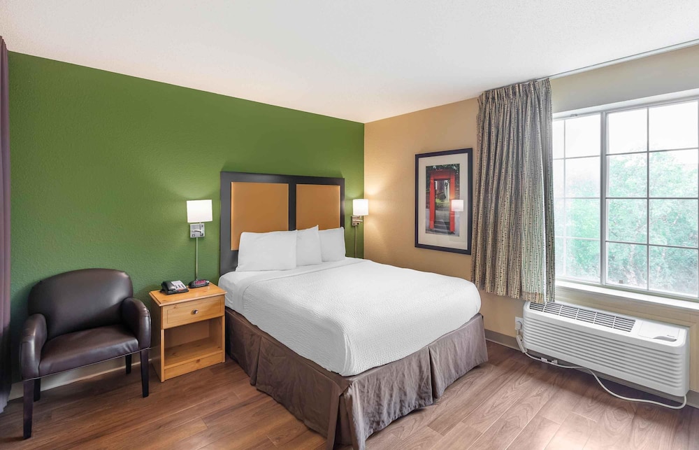 Studio 6 Extended Stay Milwaukee Brookfield WI 12/70