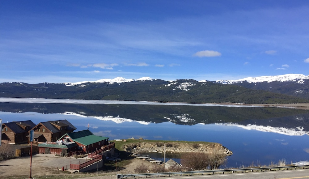 Lake View Suites Yellowstone 32/39