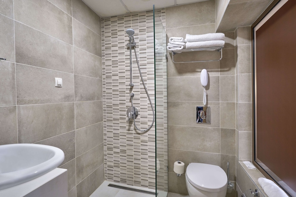 غرفة قياسية بسريرين منفصلين، Hotel Imperial Plovdiv, a member of Radisson Individuals 8/9