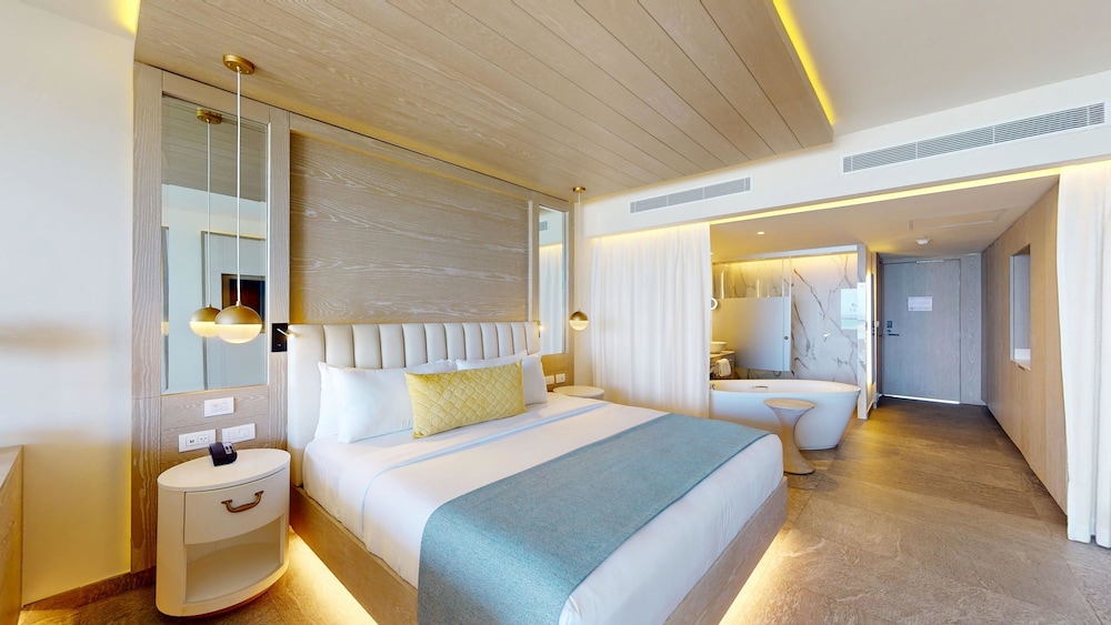 DELUXE, SUITE