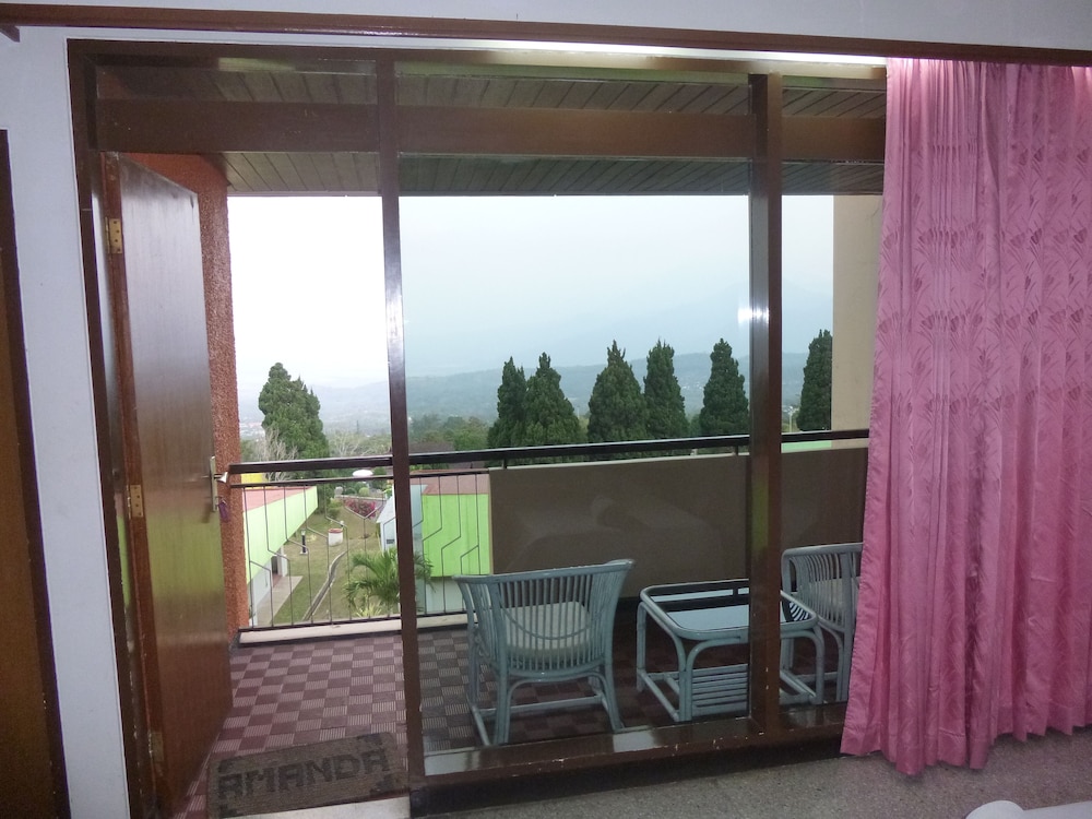 Amanda Hills Hotel 39/47