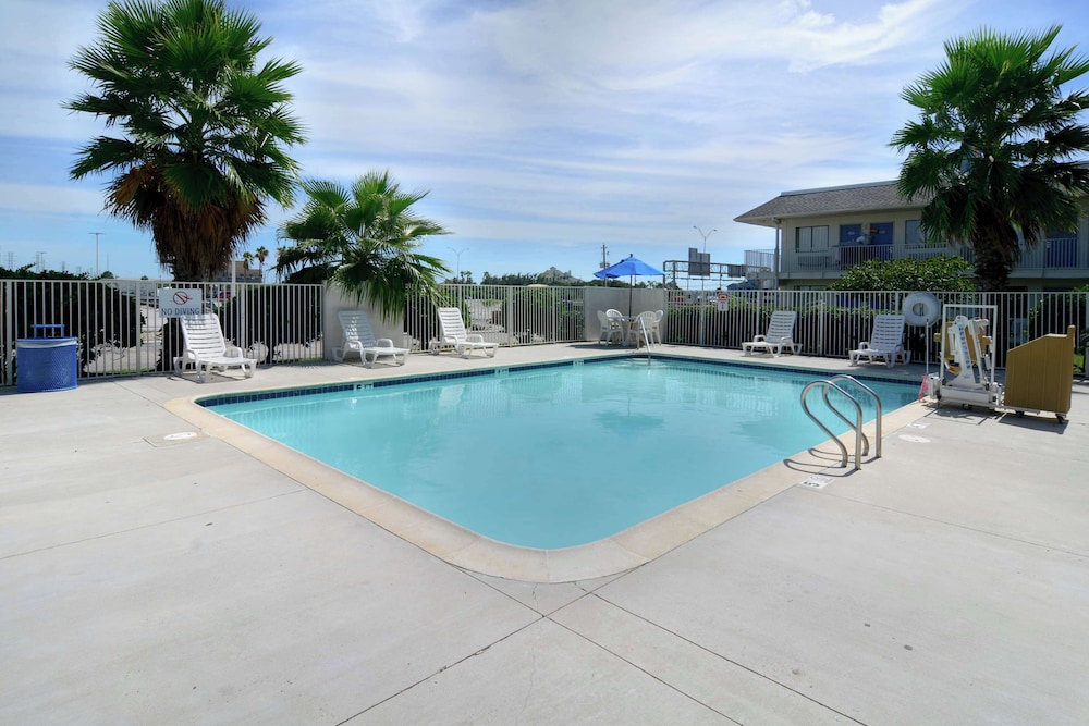 Motel6 Galveston, TX 53/59