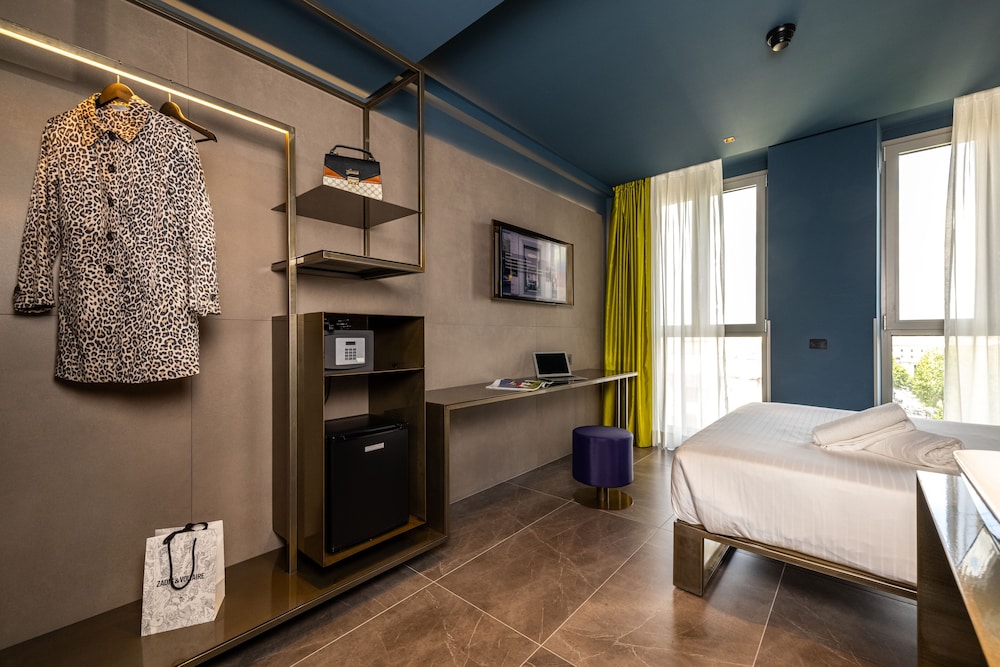 ROOM, SINGLE, DOUBLE BED, CITY VIEW