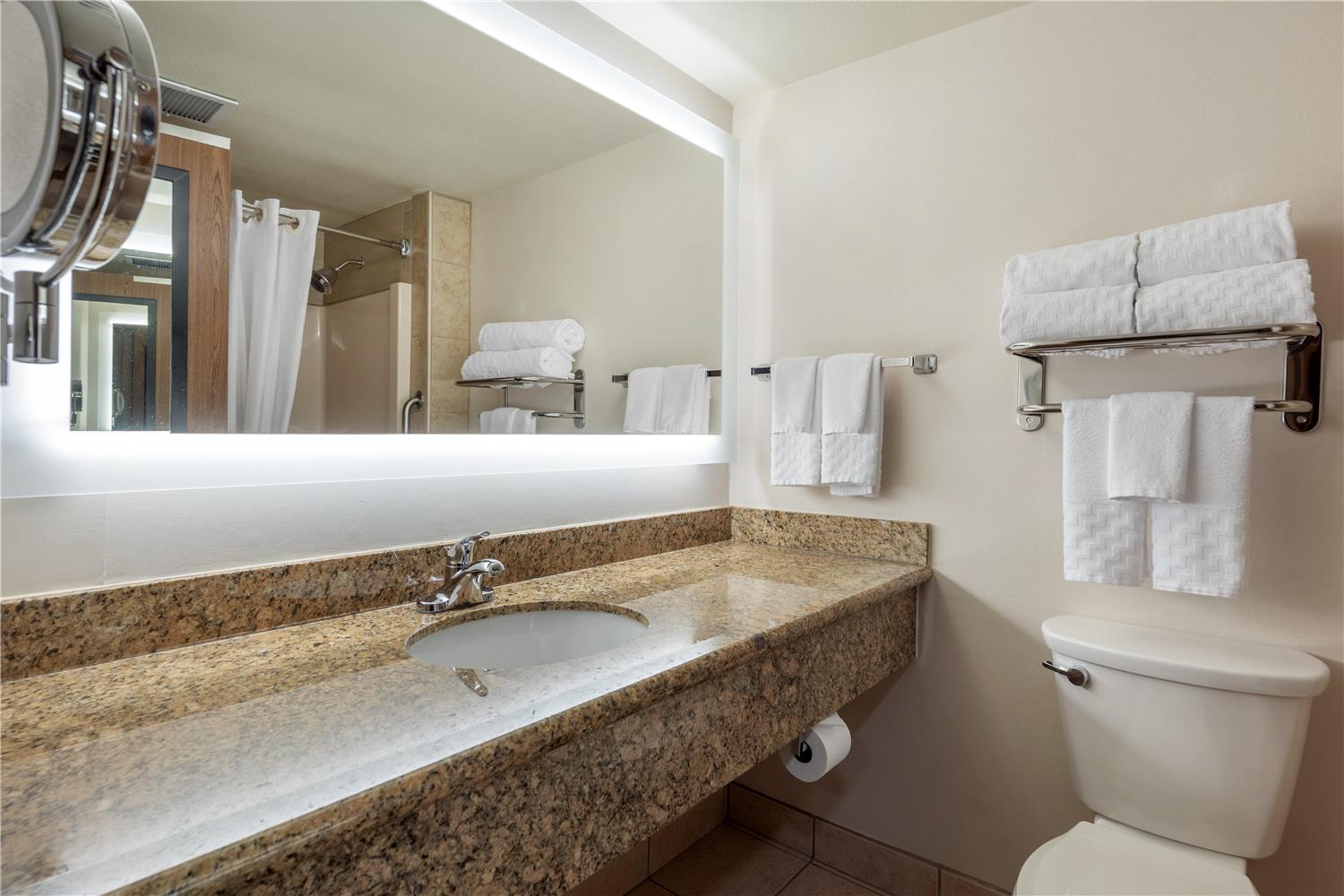غرفة بسريرين كوين، Best Western Plus Oak Harbor Hotel & Conference Center 4/4