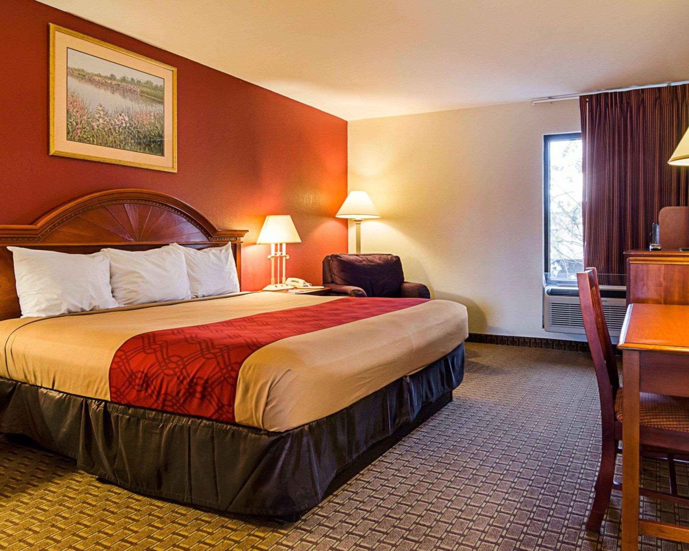 ROOM, KING BED