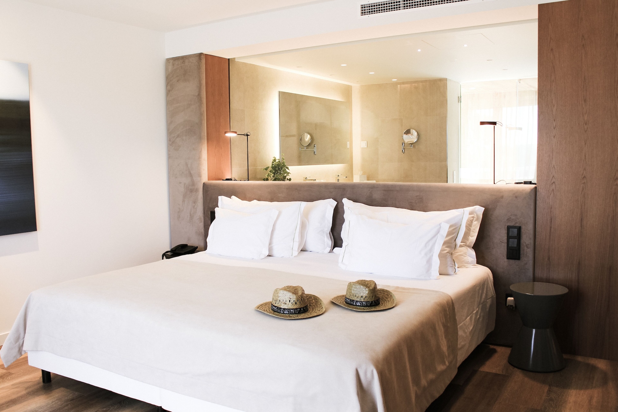 Signature, Suite, King Bed, Balcony
