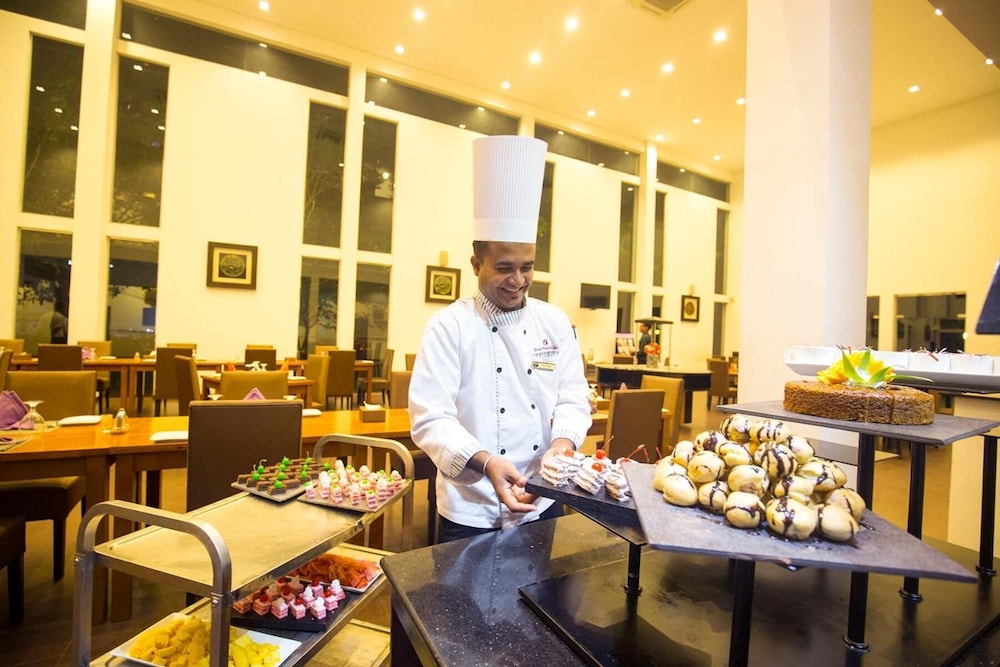 Grand Tamarind Lake Hotel 37/57