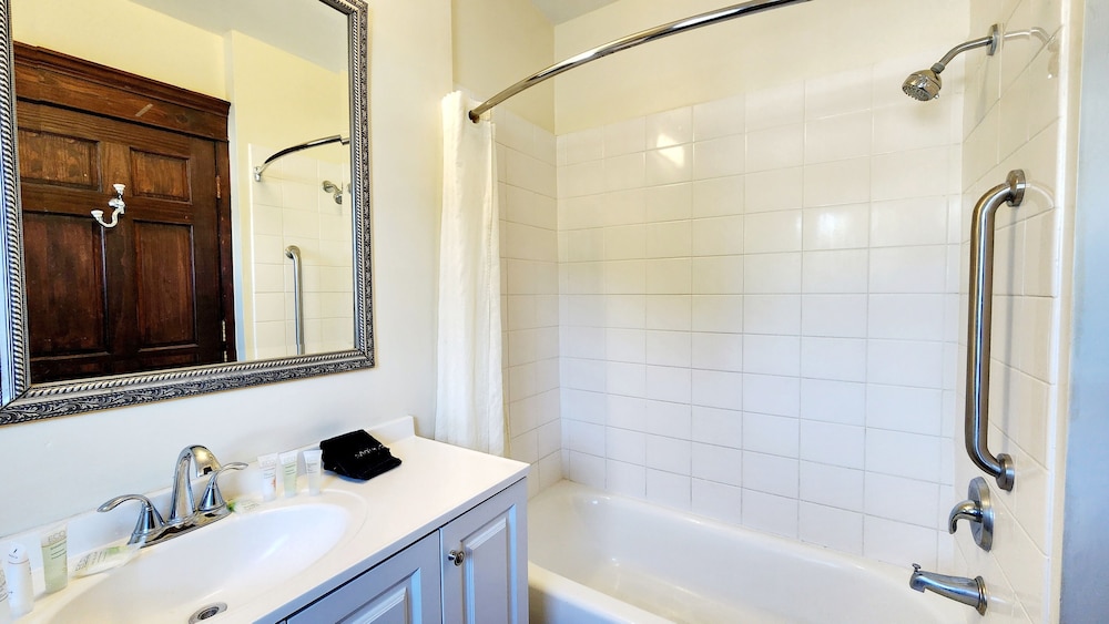 Santa Paula Inn 50/56