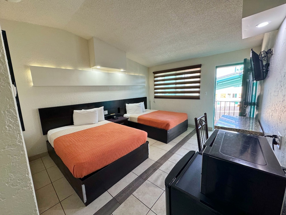ROOM, DOUBLE BED