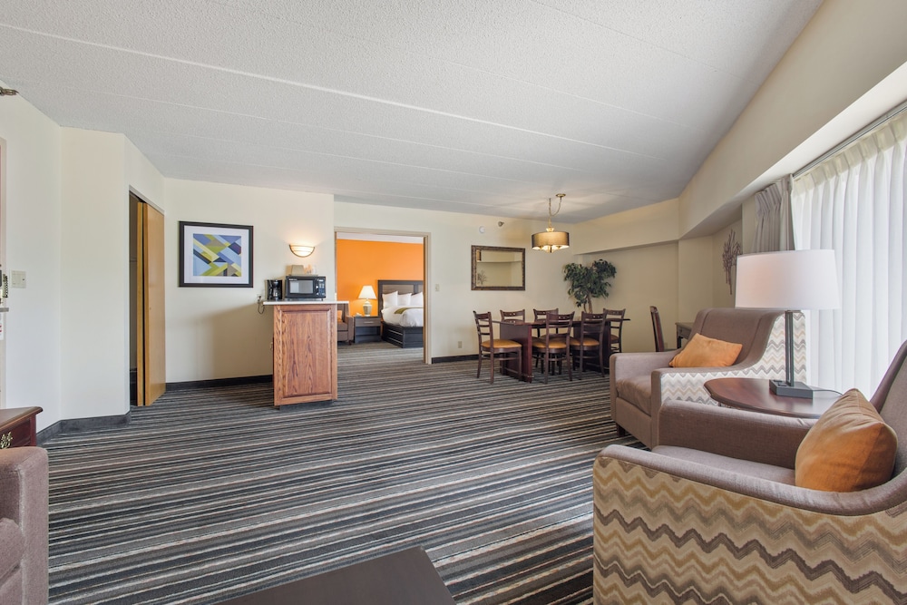 Crossroads Hotel Huron Event Center 28/50