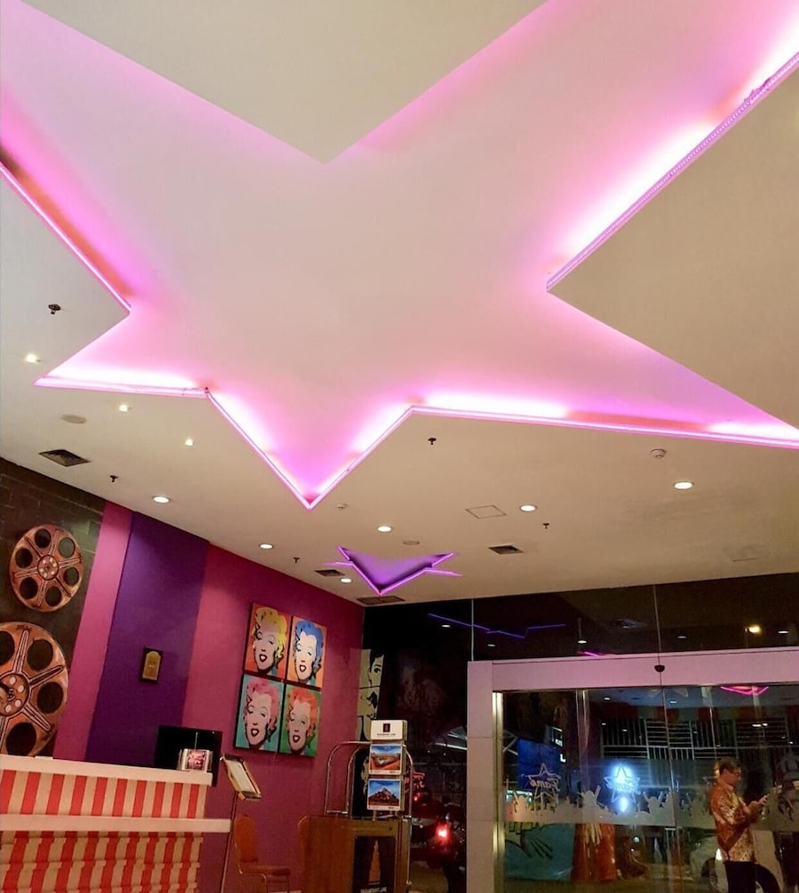 Fame Hotel Gading Serpong 42/51
