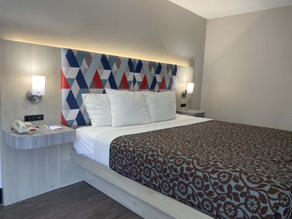 Days Inn & Suites by Wyndham Peachtree Corners/Norcross 6/22