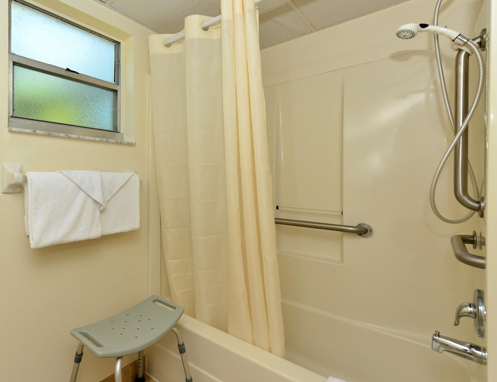 Americas Best Value Inn Bradenton Sarasota 16/27