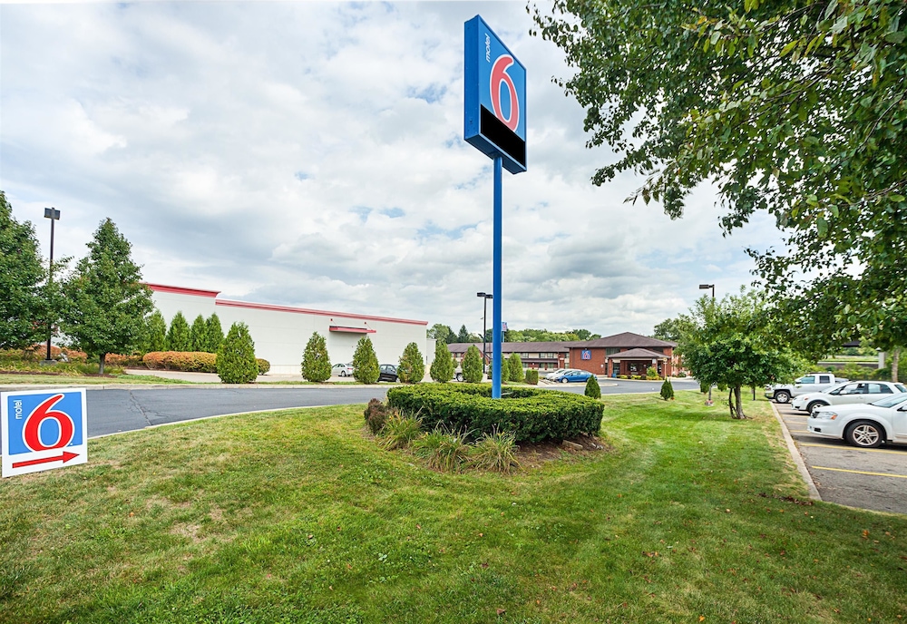 Motel6 Binghamton, NY 44/53