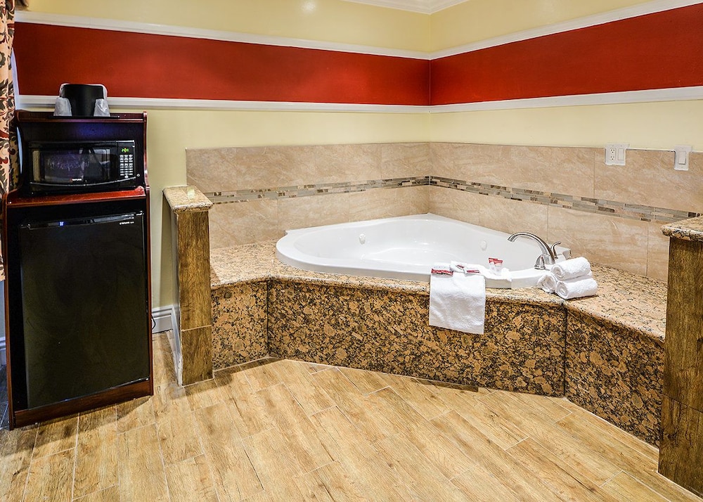 Aqua Venture Inn 24/24