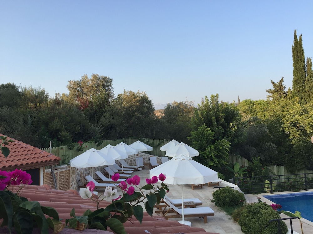 Dardanos Hotel 35/37