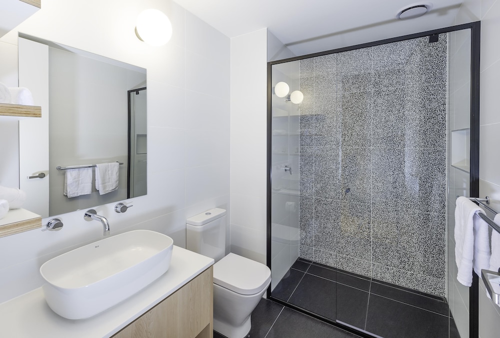 Oaks R Suites Geelong 50/50