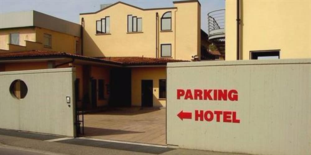 Hotel Ovest 20/34