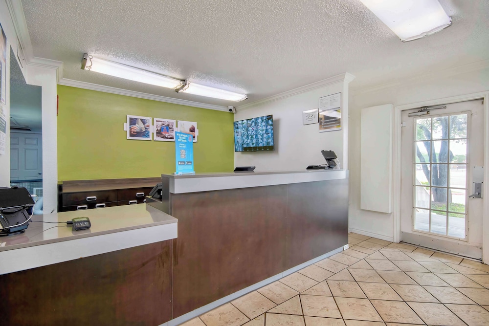 Studio 6 Extended Stay - San Antonio, TX - Six Flags 6/58