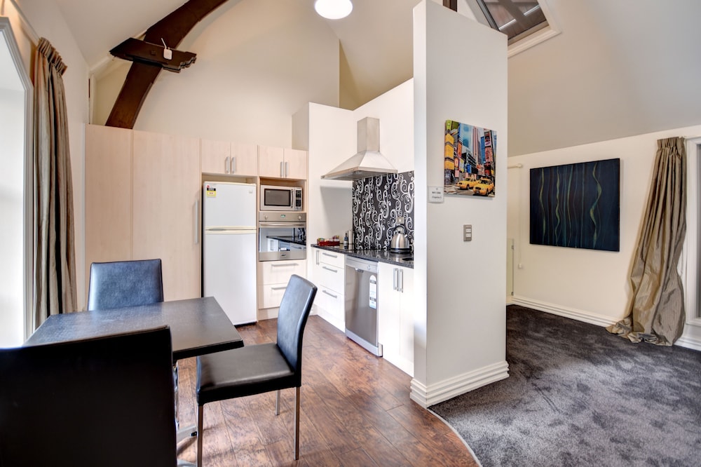 Chapel Apartments 16/23