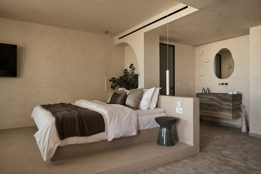 Haven, Suite, Outdoor Jetted Tub