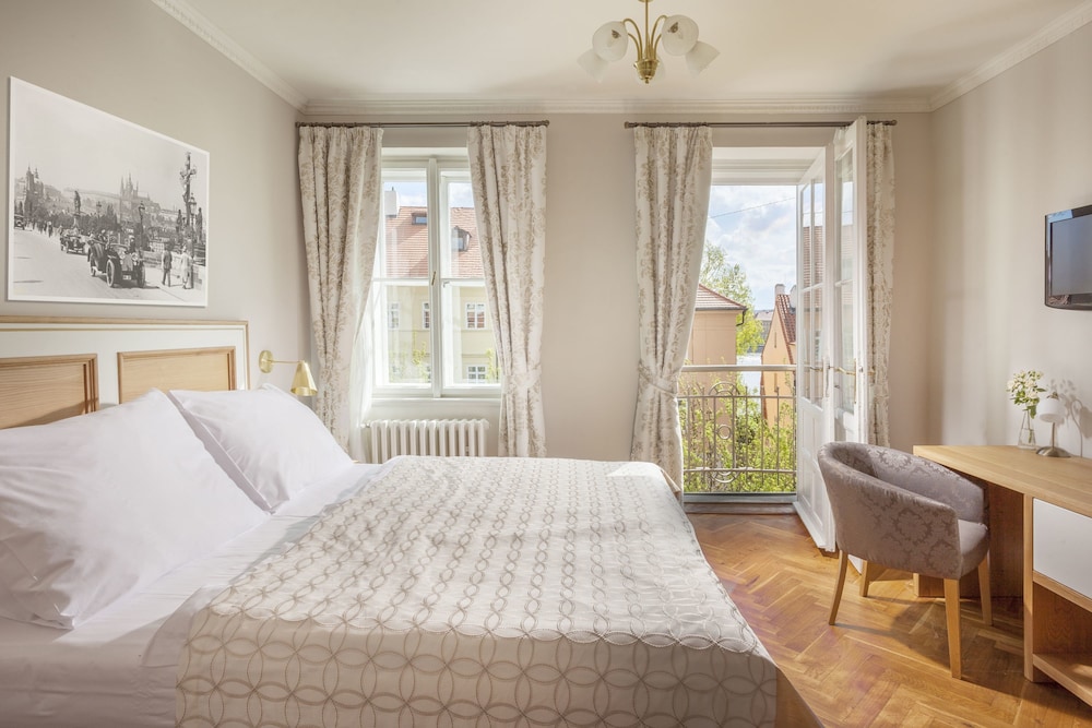 SUPERIOR, DOUBLE BED
