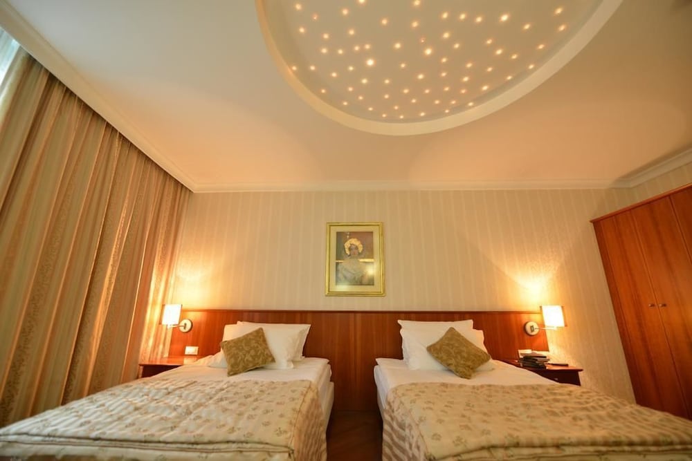 Karpos Hotel 8/50