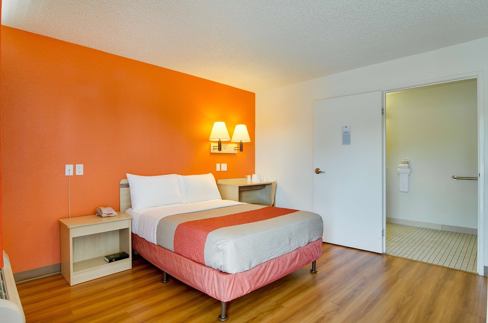 غرفة قياسية بسرير مزدوج لذوي الإعاقة، Motel6 Tacoma, WA - Fife 4/6