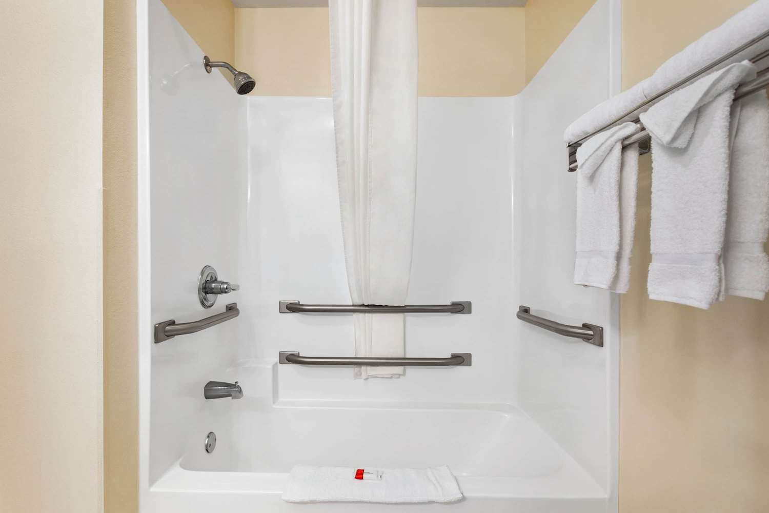 Super 8 by Wyndham Clinton 23/23