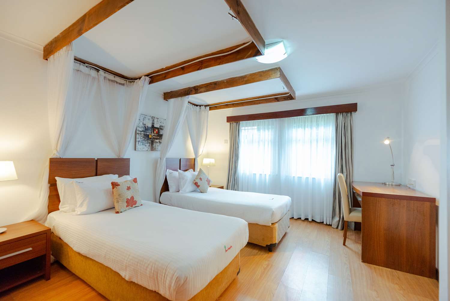 Heri Heights Hotel Apartments, SureStay Collection by BW 17/27