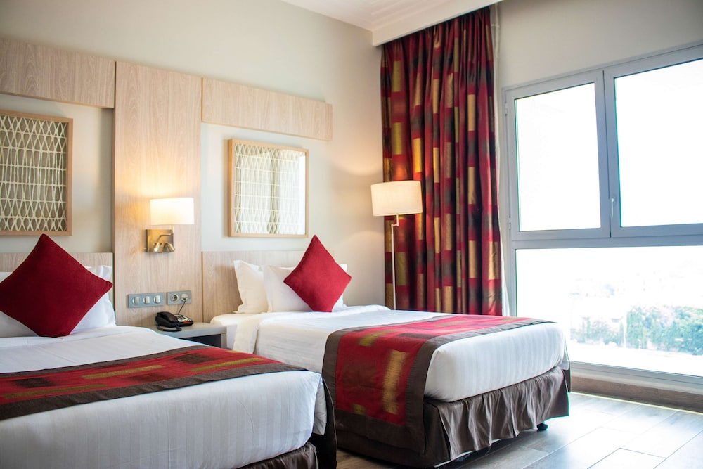 Golden Tulip Le Diplomate Cotonou 26/72