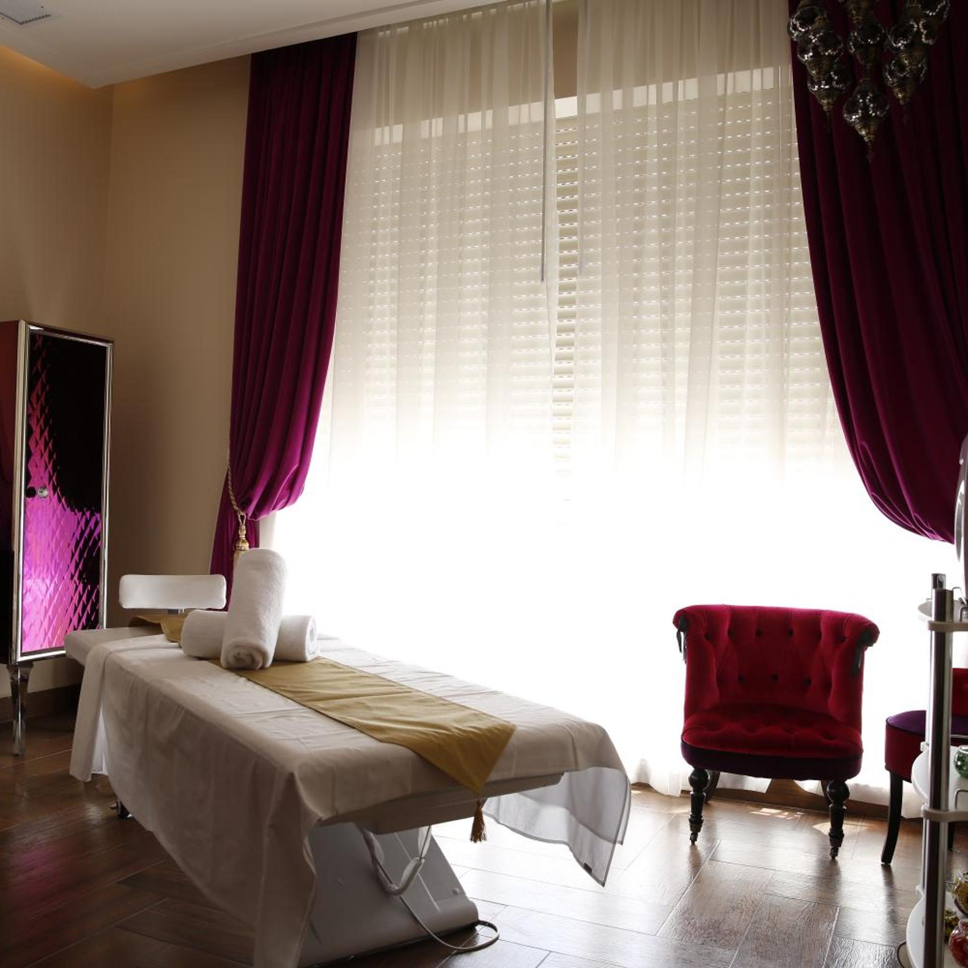 Adams Hotel 20/50