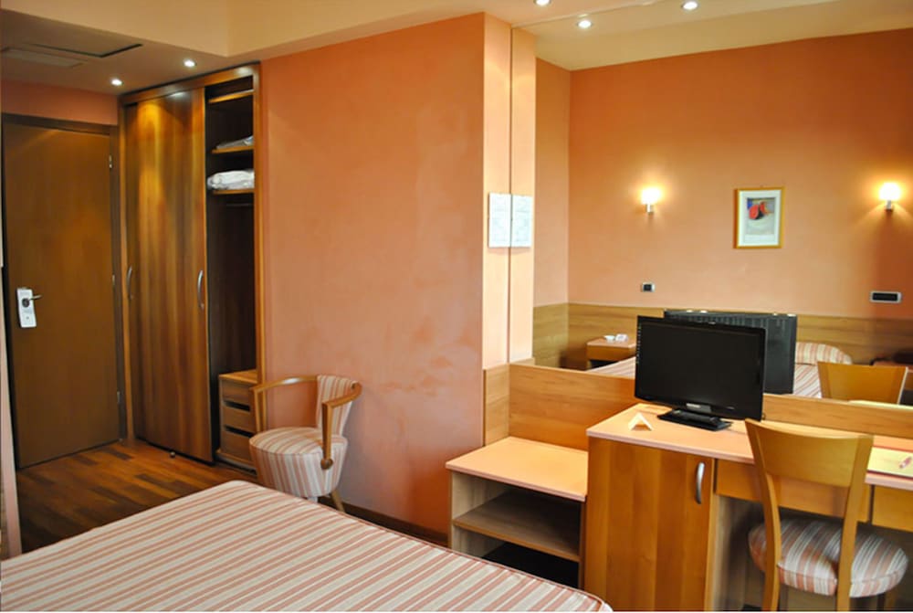SENBHOTEL 13/34