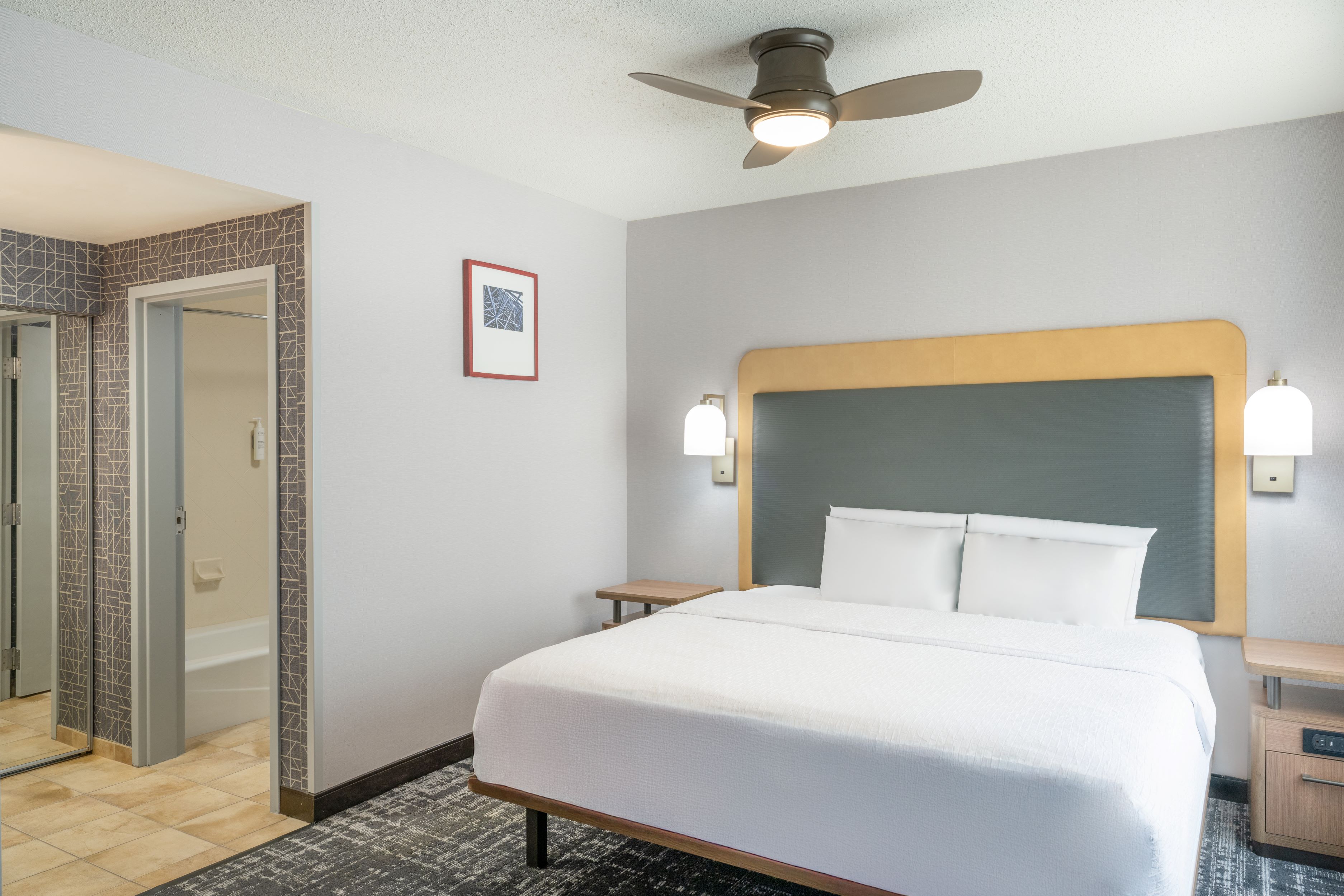 2 Bedrooms, Suite, King Bed, 2 Queen Beds, 2 Bathrooms