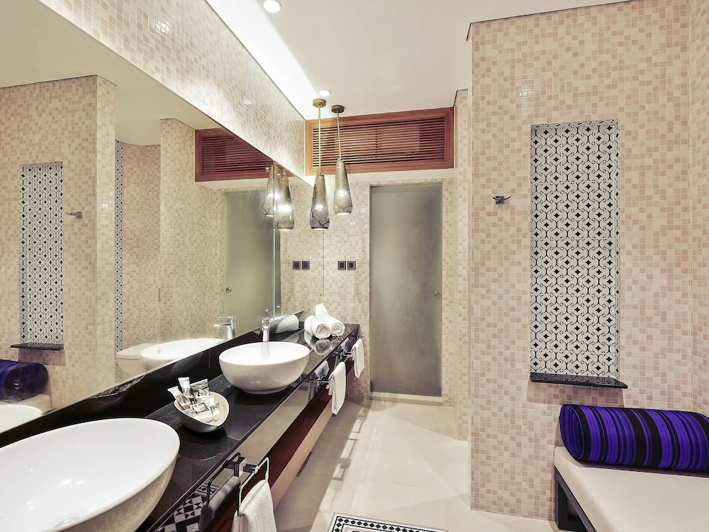 Mercure Maldives Kooddoo Resort 71/73