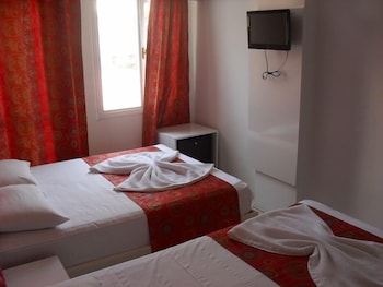 Lucky Monkey Hotel 20/50