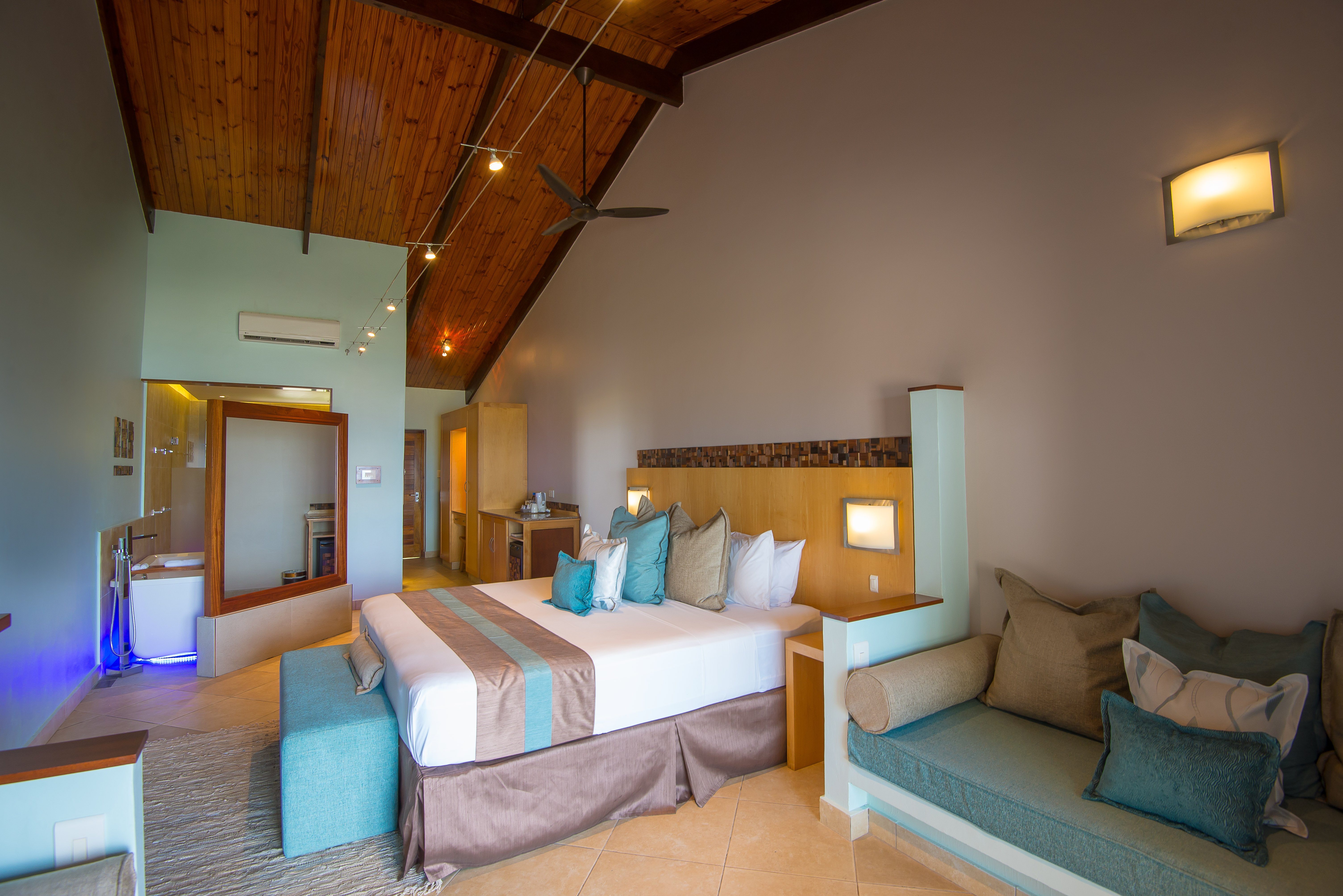 Coco de Mer Hotel and Black Parrot Suites 23/79
