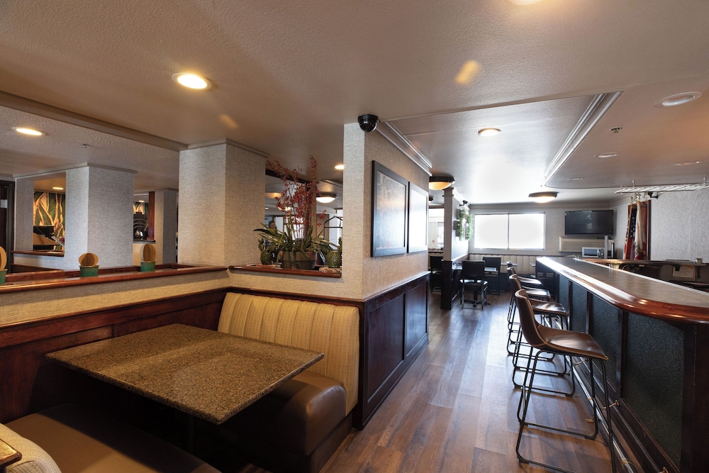 Oxnard Inn Lancaster, CA 41/59