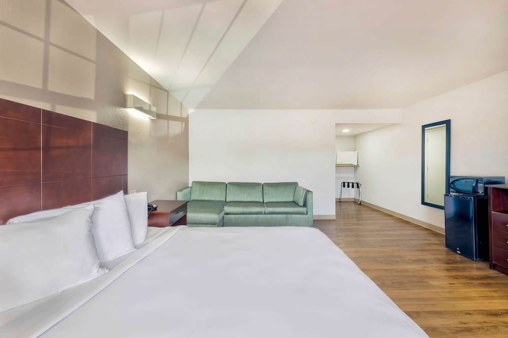 Motel6 Falls Church, VA - Arlington Boulevard 8/25