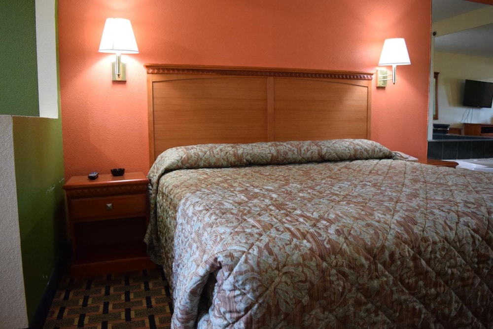 Royal Inn Douglasville 14/28