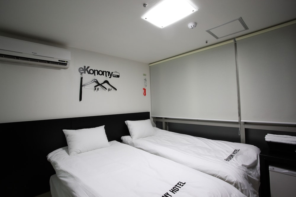 Ekonomy Hotel Myeongdong Premier 18/48